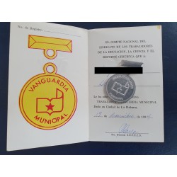 Cuba Medal Distintivo Trabajador Vanguardia Municipal + Certificate 1994